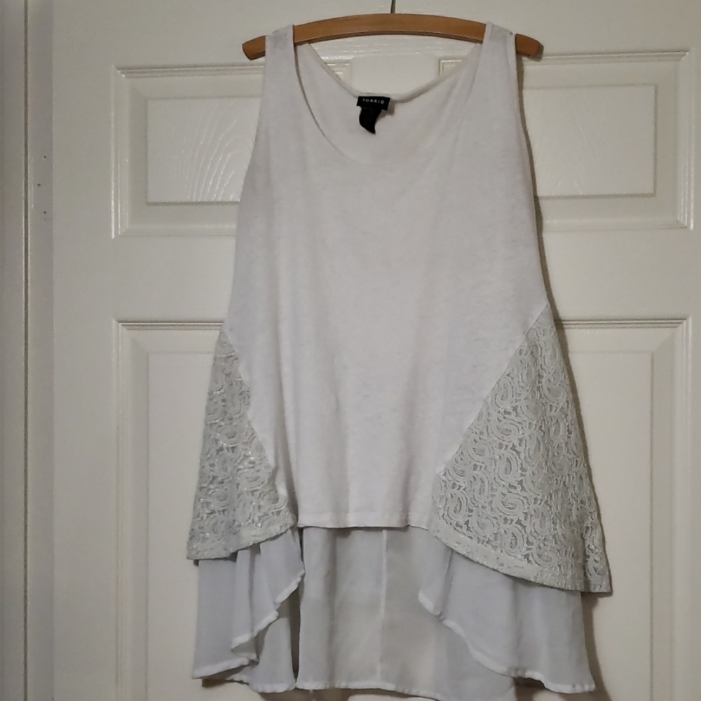 Lace Hem Hi-Low Tank Top